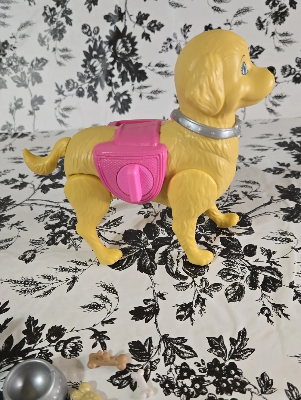 Yellow Plastic Toy Dog B81